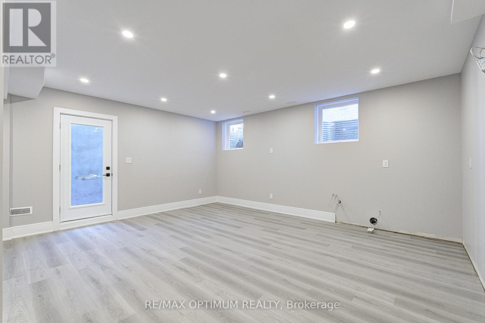 30 MCLAUGHLIN ROAD N - 42
