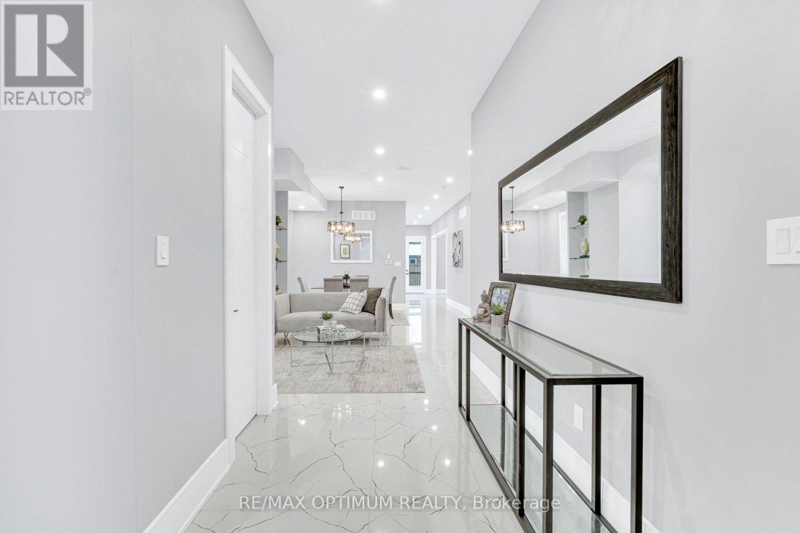 30 MCLAUGHLIN ROAD N - 6