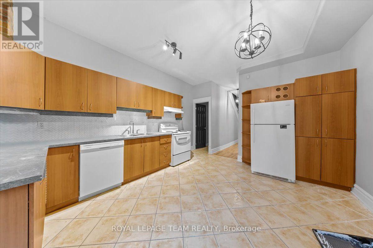 136 ELM STREET - 27