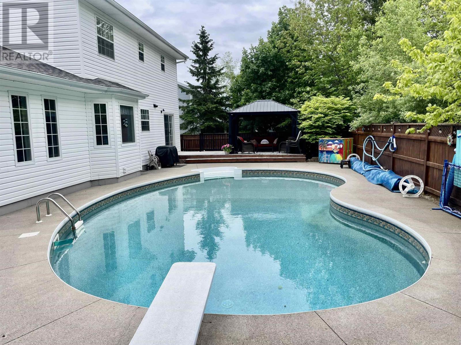 48 Amberwood Crescent - 40