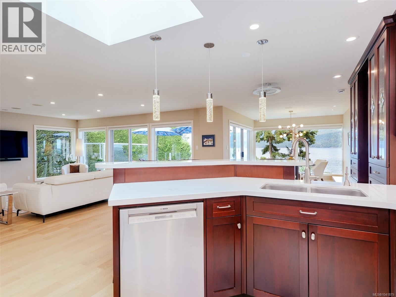 205 Marine Dr - 13
