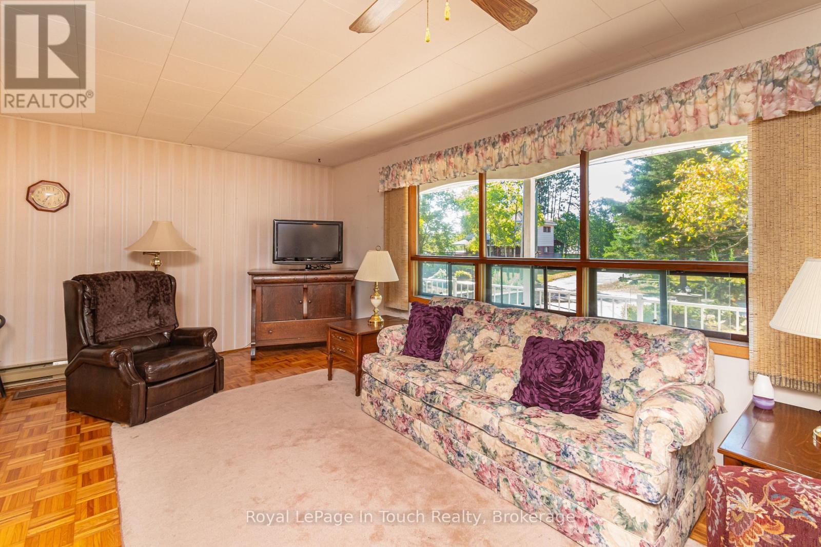 22 GLENDALE ROAD - 23
