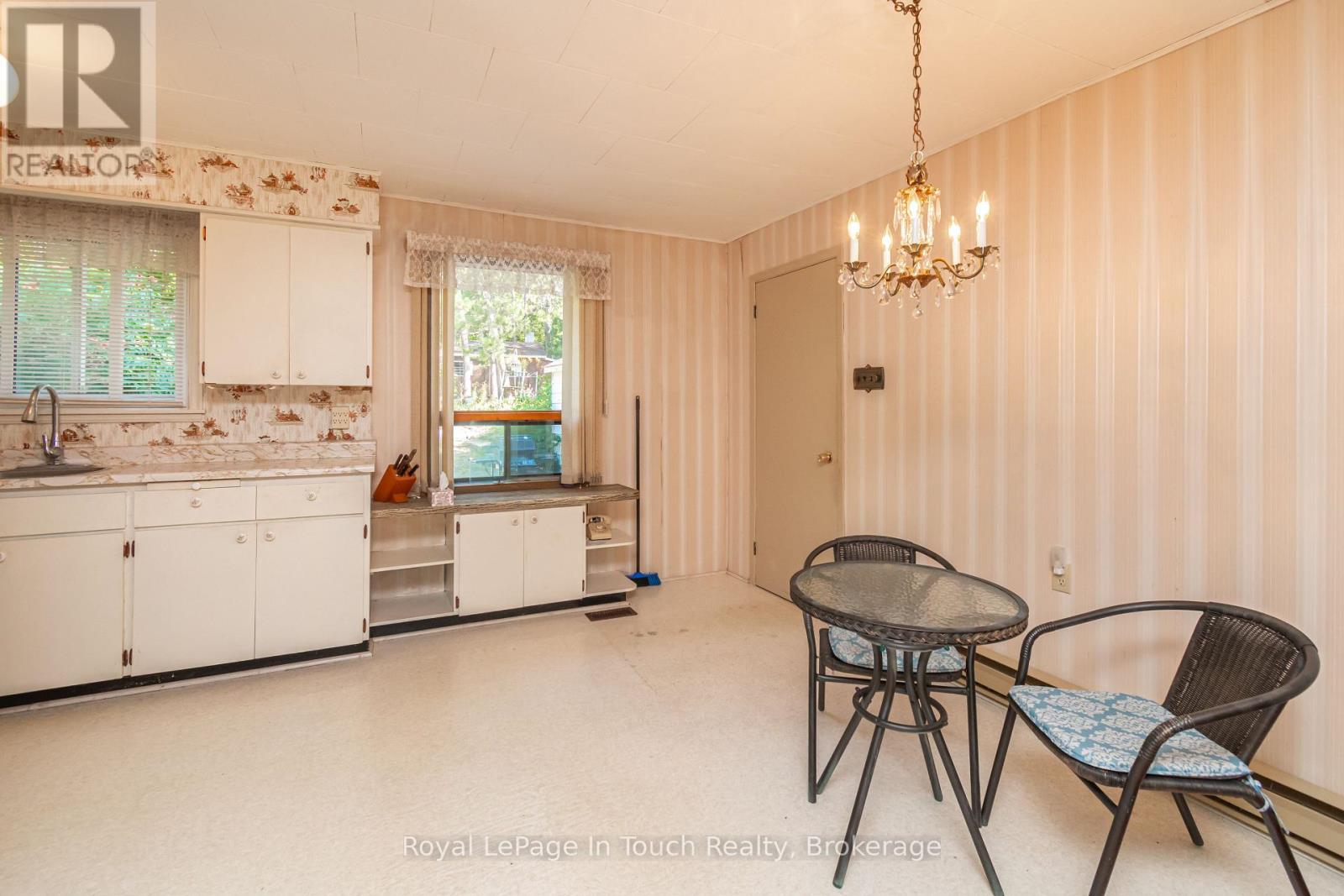 22 GLENDALE ROAD - 25