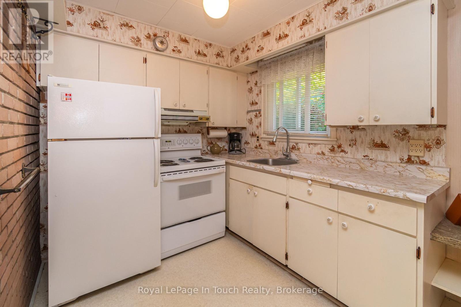 22 GLENDALE ROAD - 26