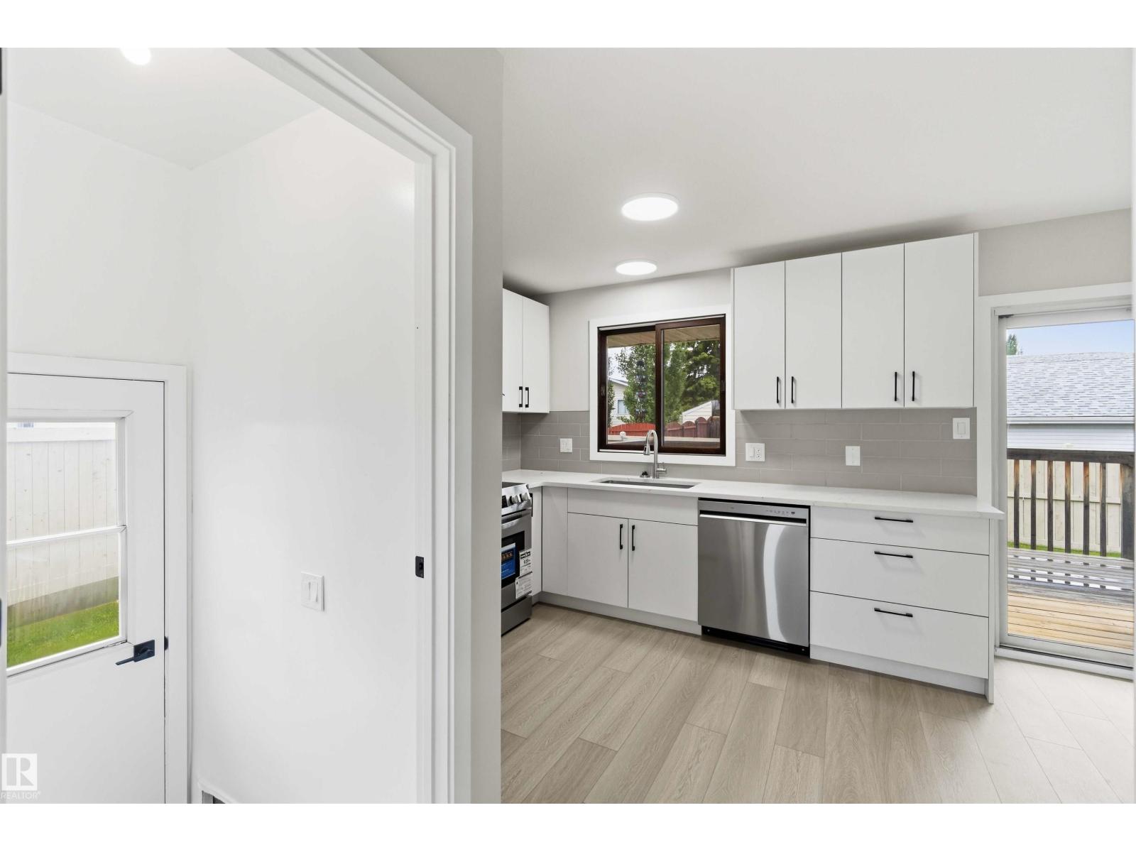 7715 15 AV NW - 13