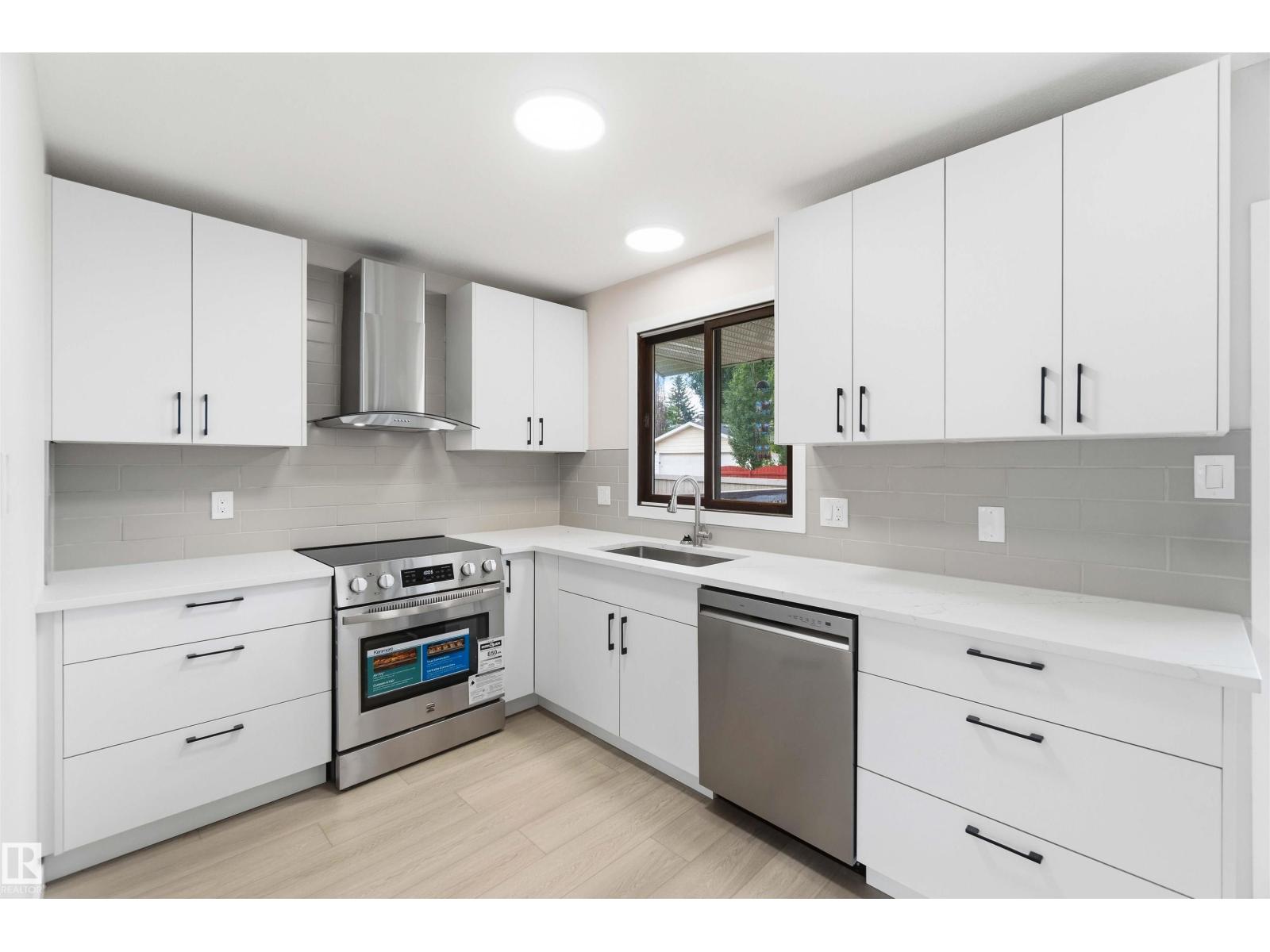 7715 15 AV NW - 15