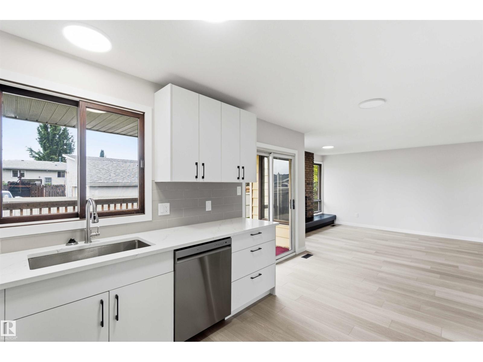 7715 15 AV NW - 16