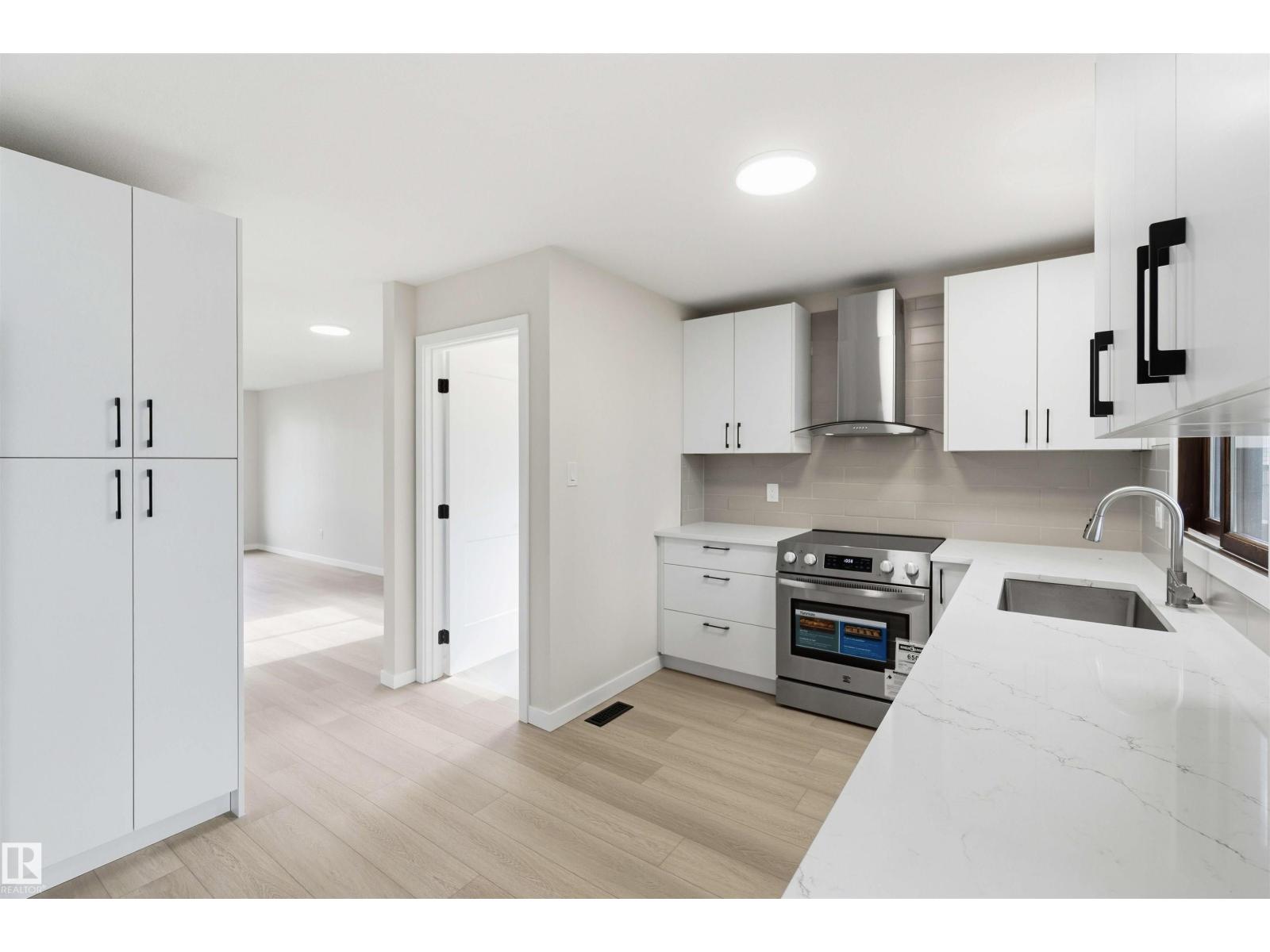 7715 15 AV NW - 18