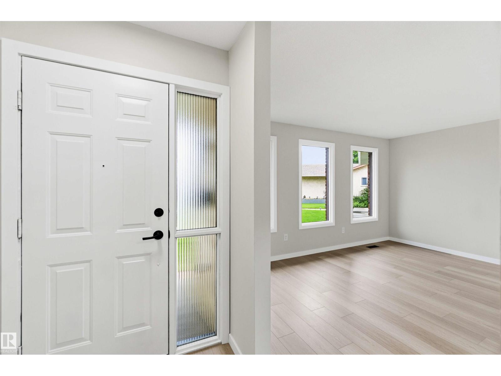 7715 15 AV NW - 2
