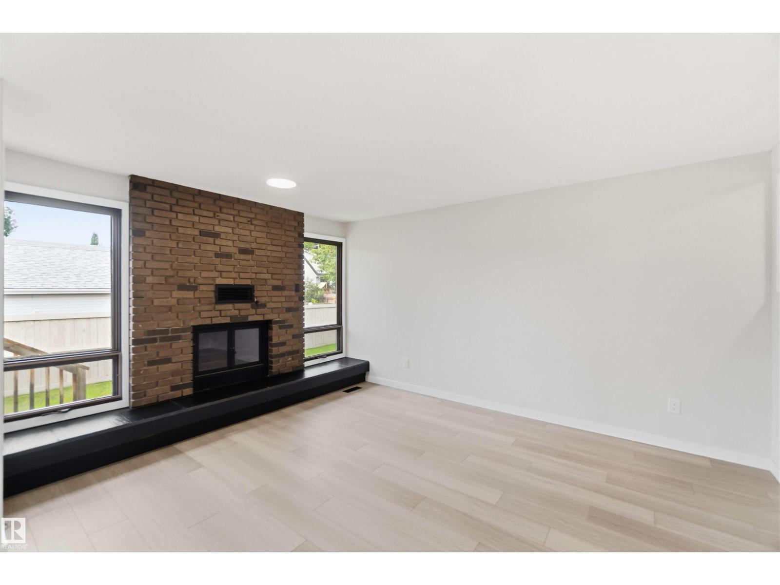7715 15 AV NW - 24