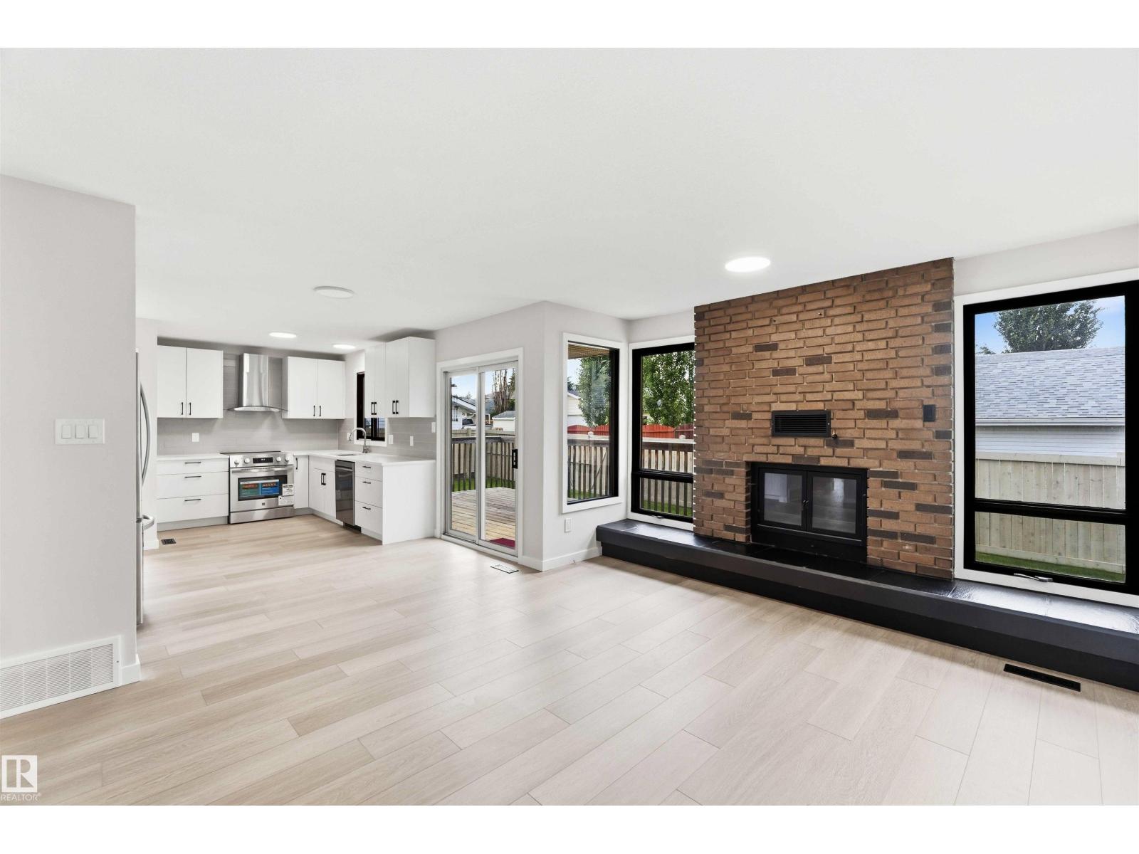 7715 15 AV NW - 27
