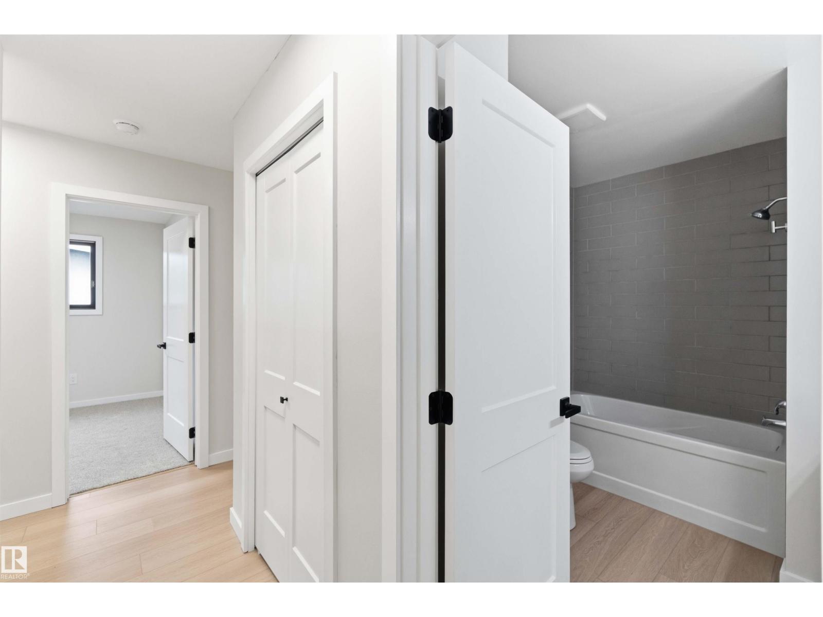 7715 15 AV NW - 32