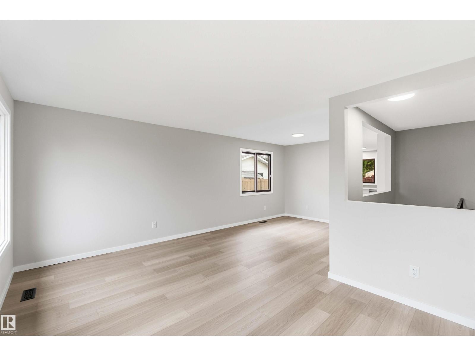 7715 15 AV NW - 5