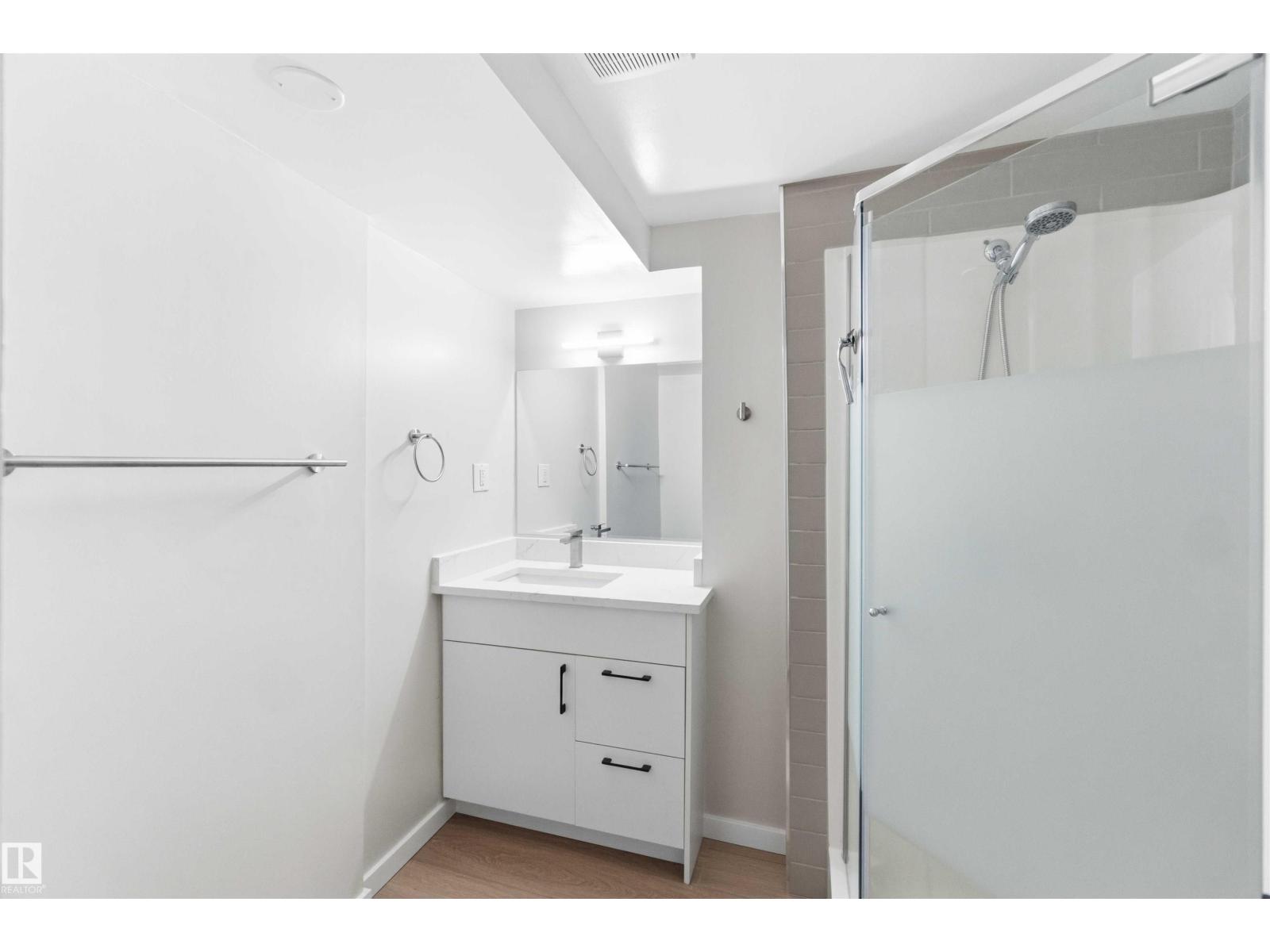 7715 15 AV NW - 58