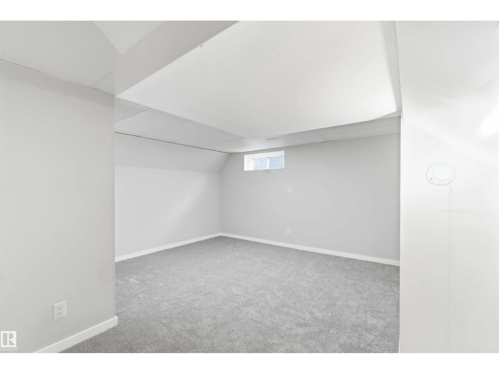7715 15 AV NW - 60