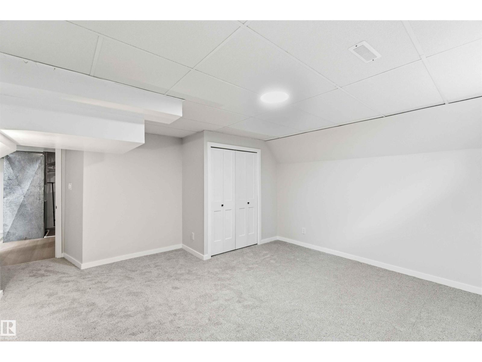 7715 15 AV NW - 62