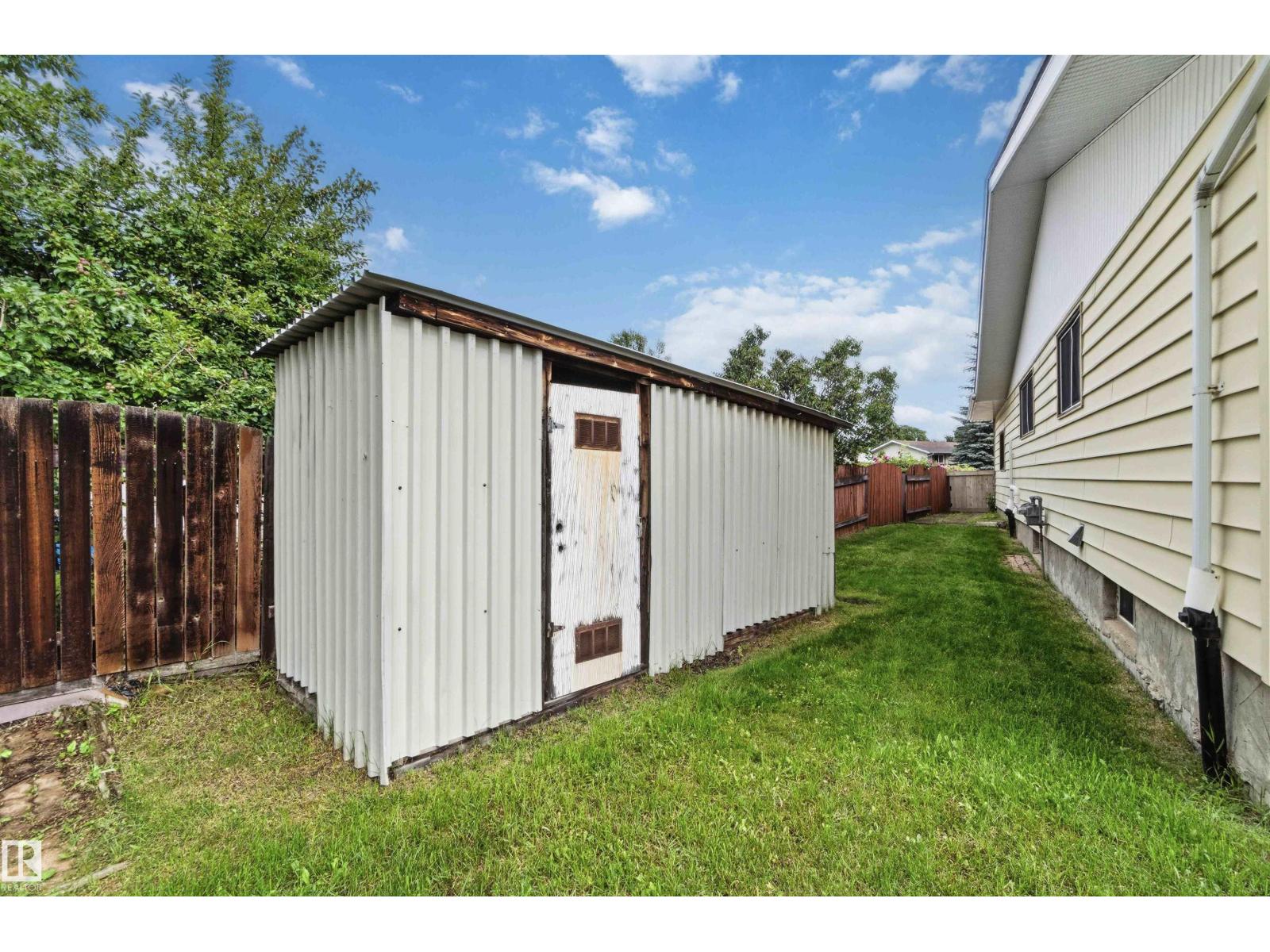 7715 15 AV NW - 73