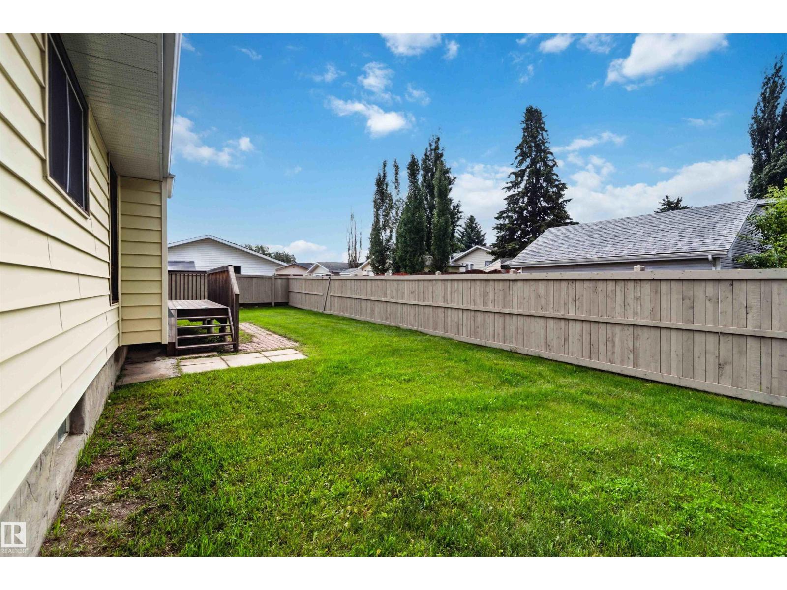 7715 15 AV NW - 74
