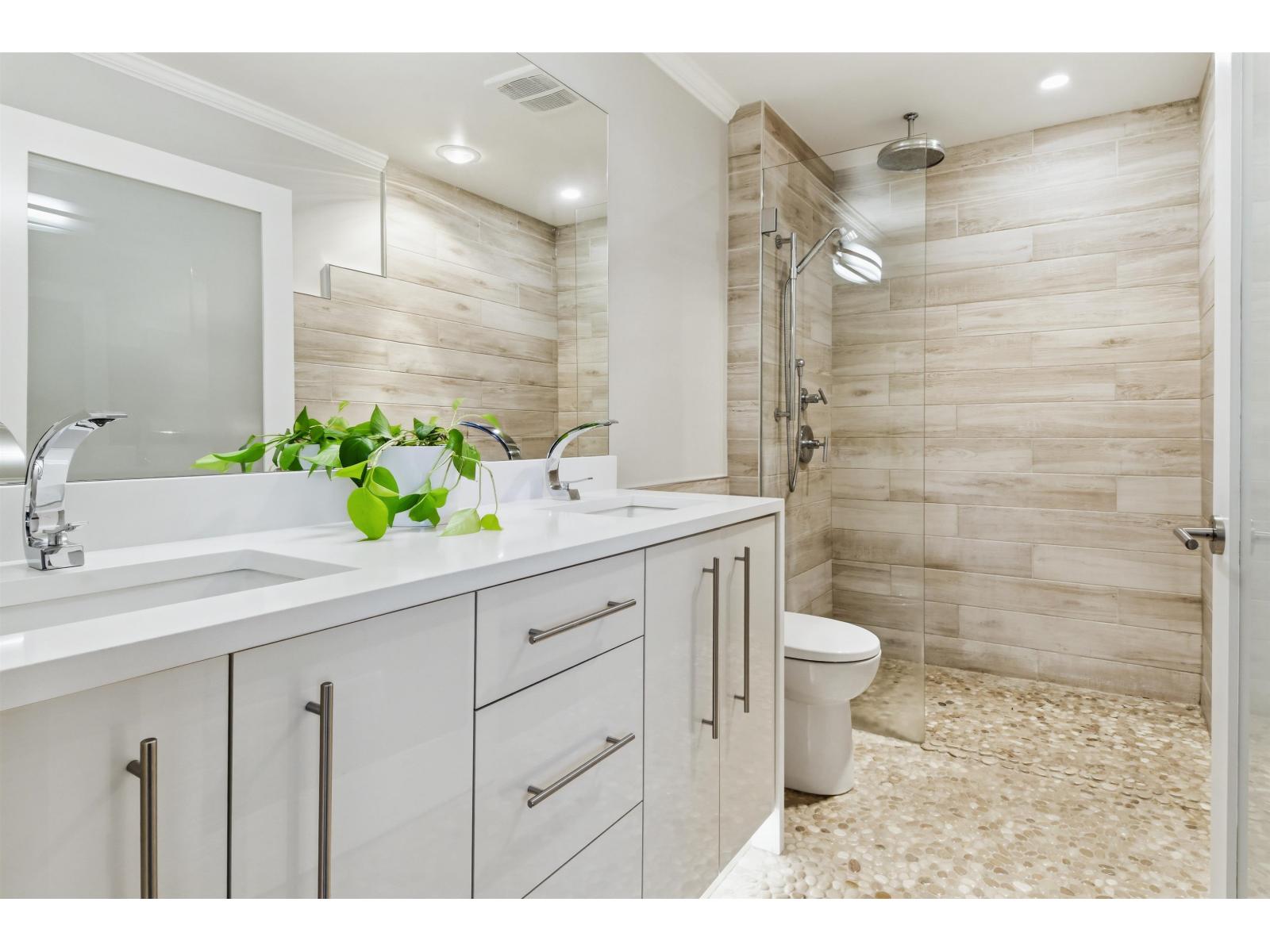 1 Bed, 2 Bath Apartment for Sale in Surrey – 208 1765 MARTIN DRIVE, Surrey – MLS# R3142798 - Image 15