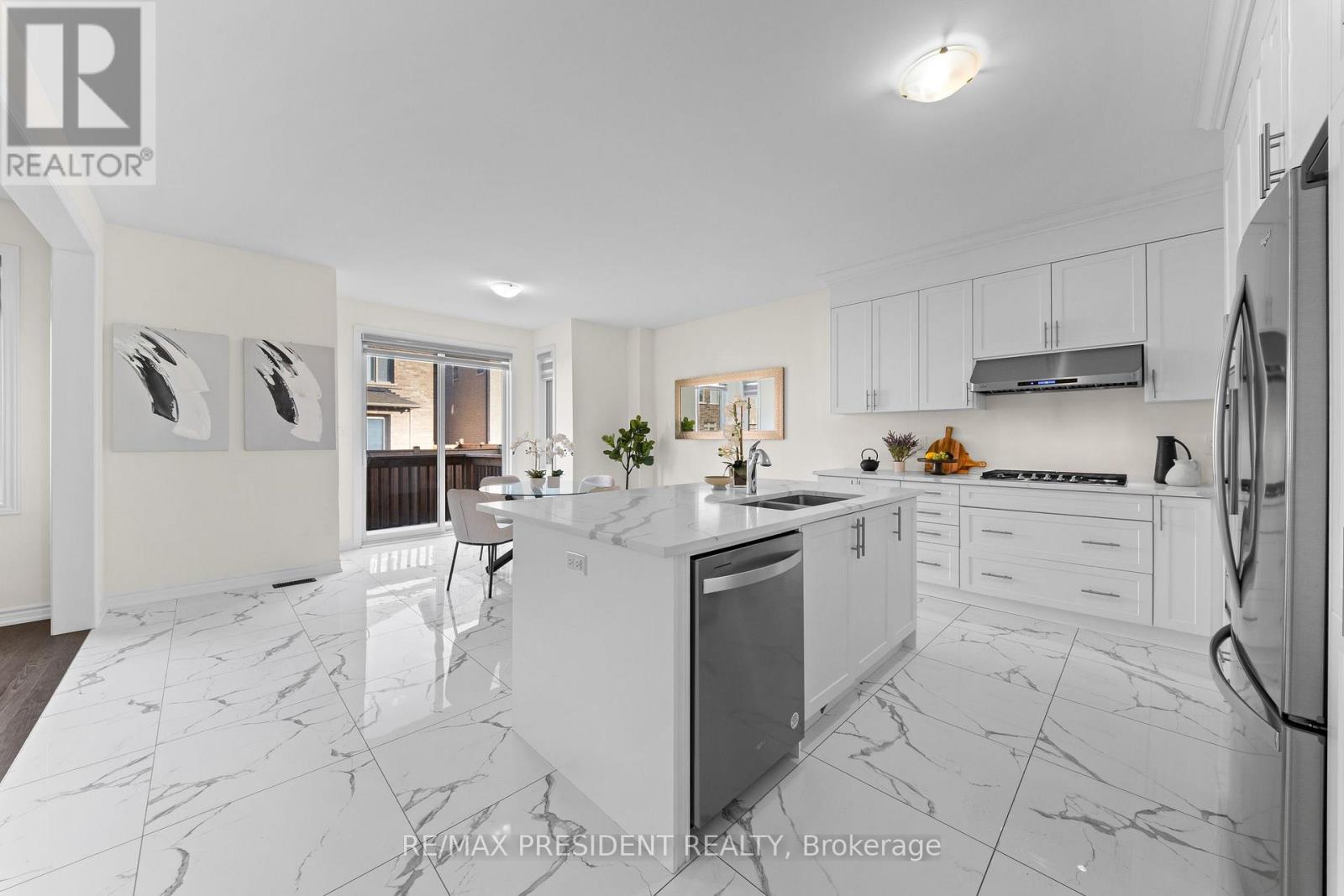 6 JENWOOD CRESCENT - 12