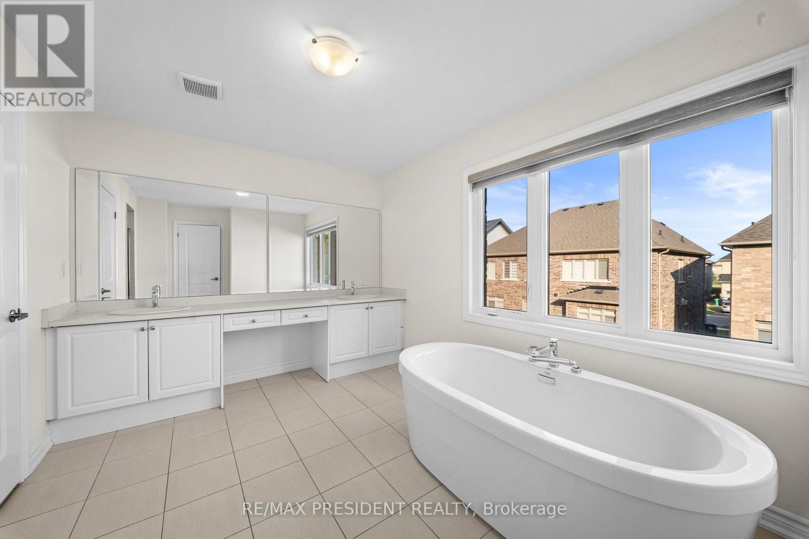 6 JENWOOD CRESCENT - 28