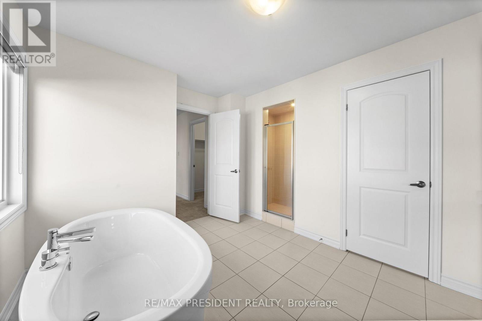 6 JENWOOD CRESCENT - 29