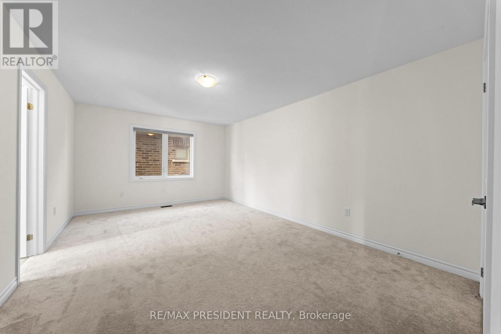 6 JENWOOD CRESCENT - 31