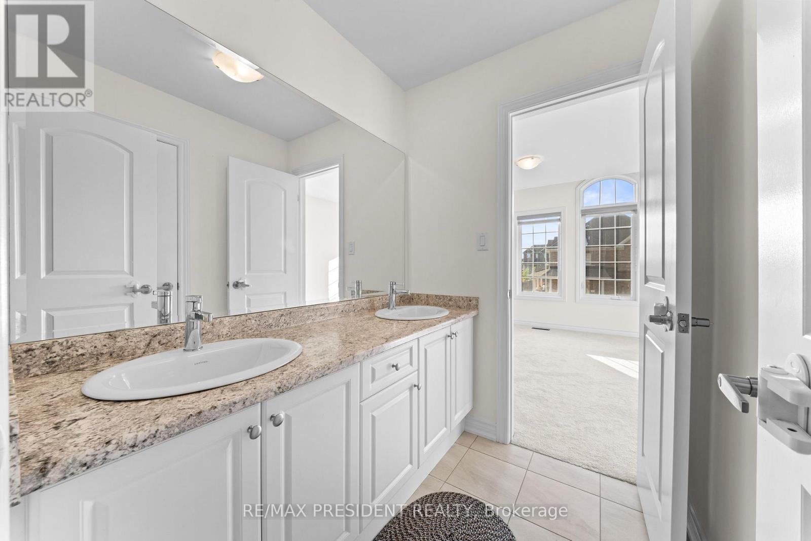 6 JENWOOD CRESCENT - 33