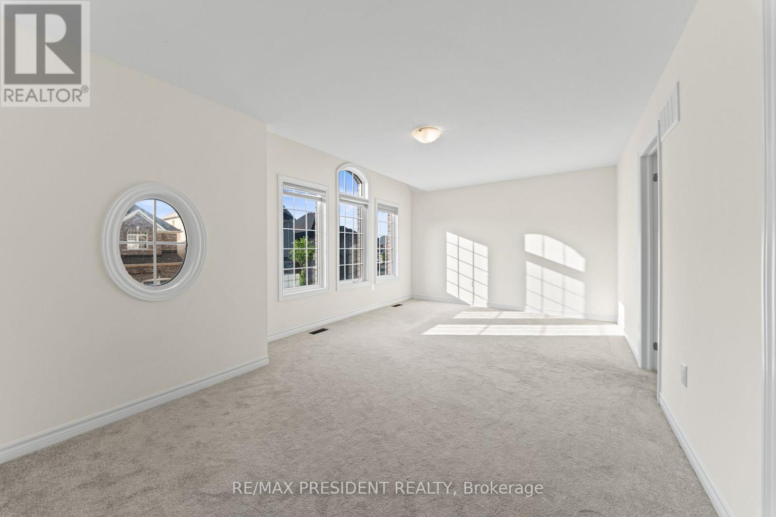 6 JENWOOD CRESCENT - 35