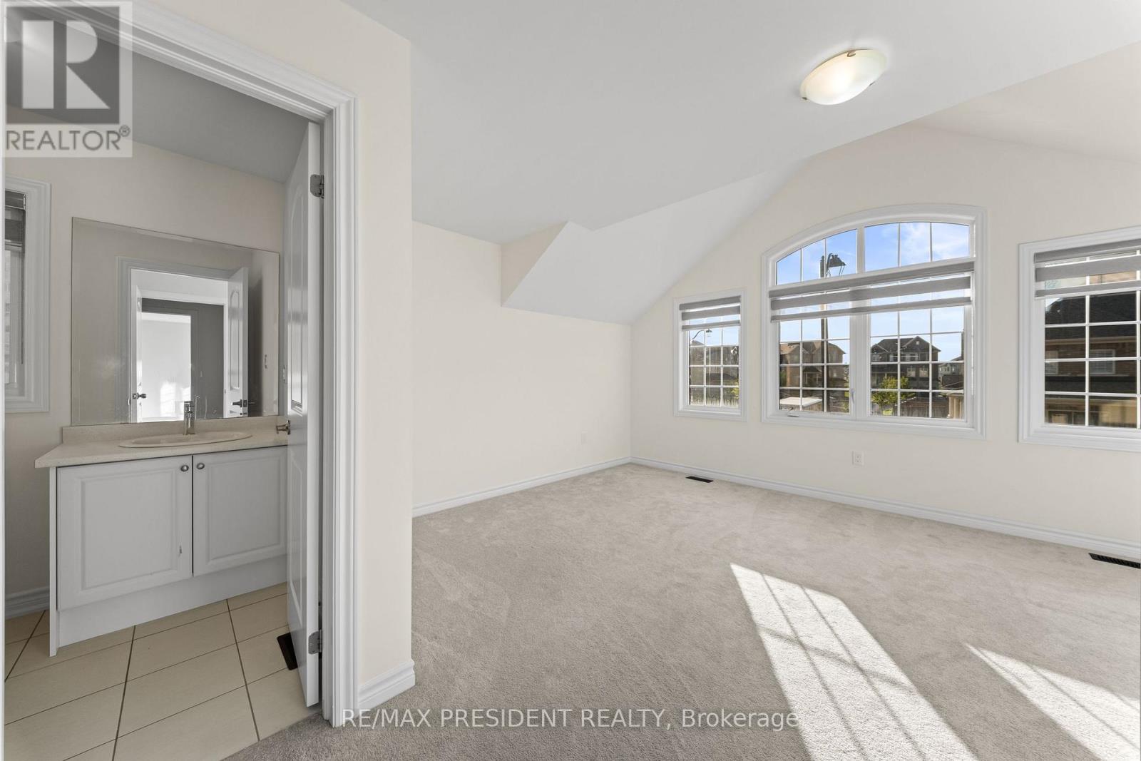 6 JENWOOD CRESCENT - 37