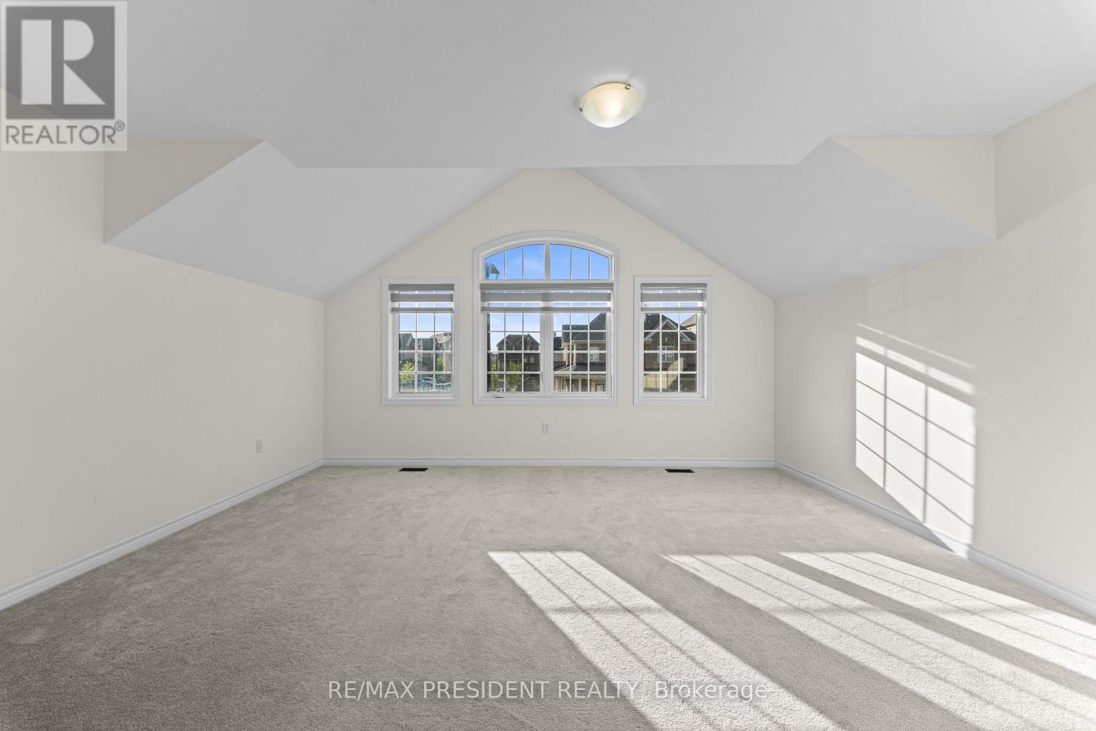 6 JENWOOD CRESCENT - 38