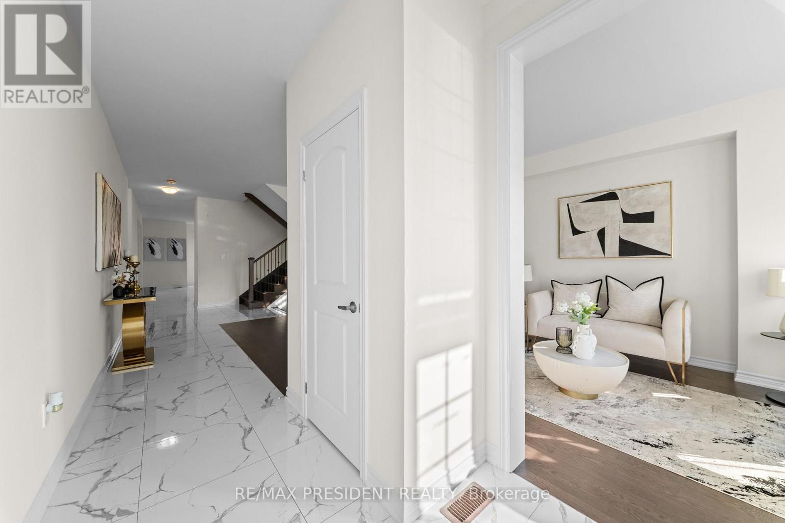 6 JENWOOD CRESCENT - 4