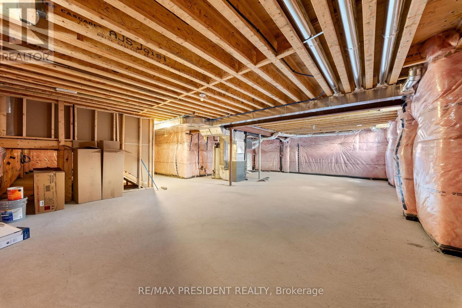 6 JENWOOD CRESCENT - 41