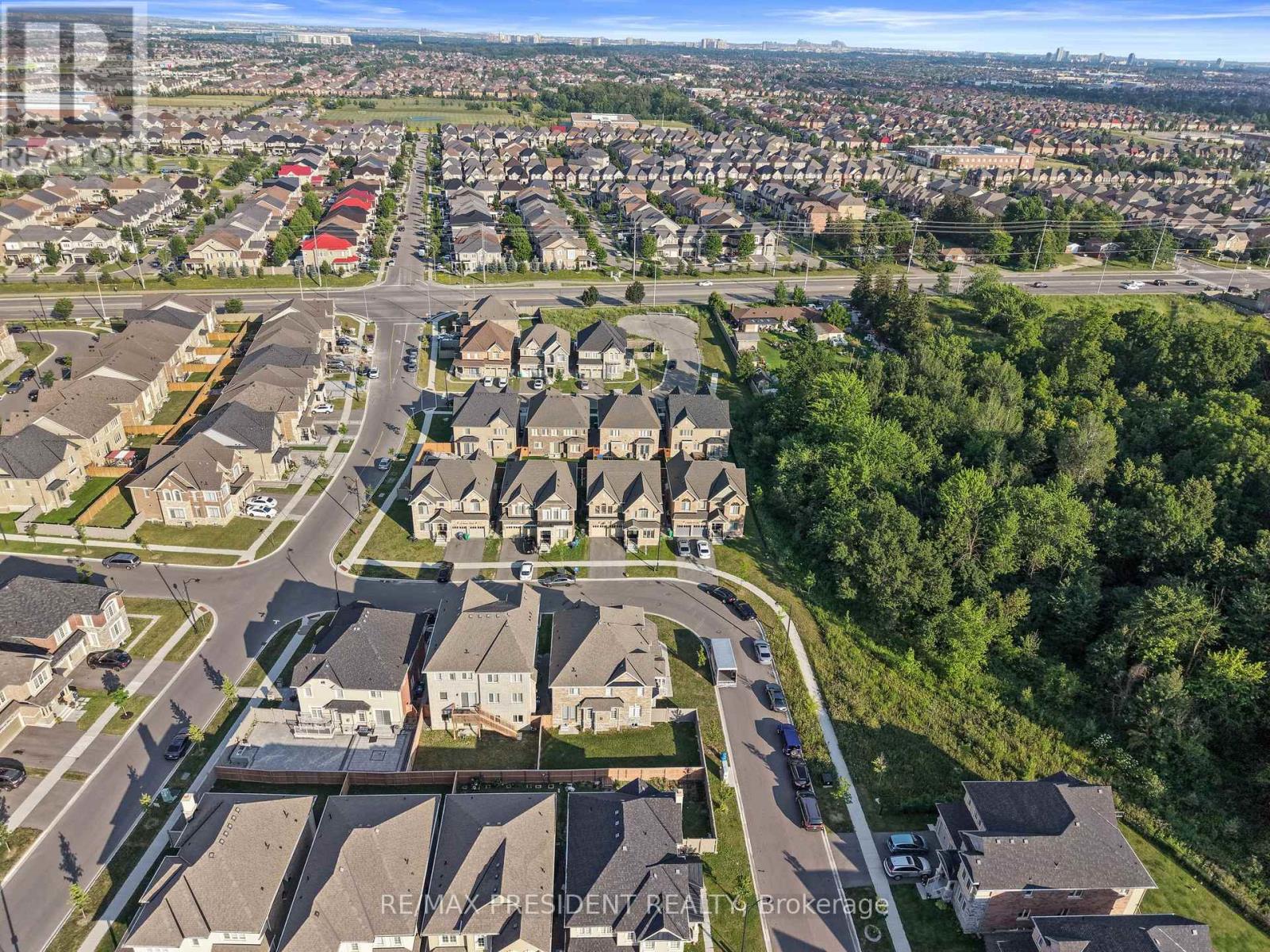 6 JENWOOD CRESCENT - 44