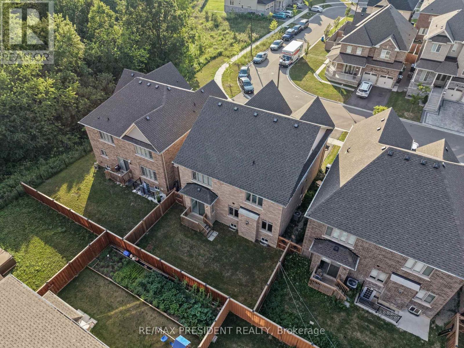 6 JENWOOD CRESCENT - 49