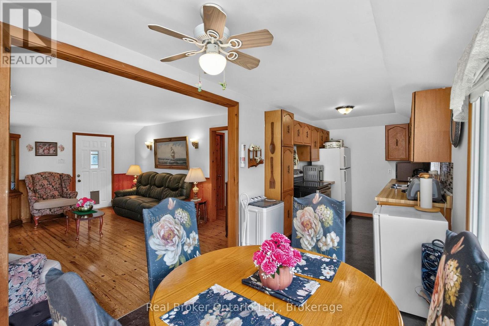 81 ANDREW DRIVE - 10