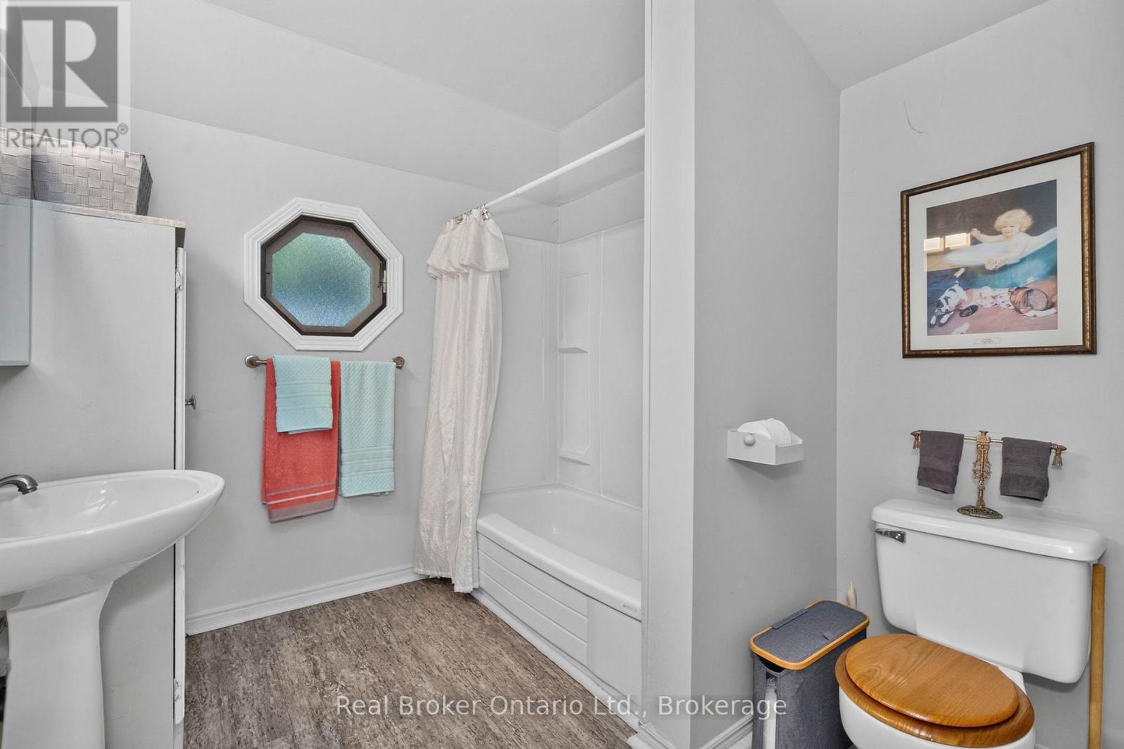 81 ANDREW DRIVE - 14