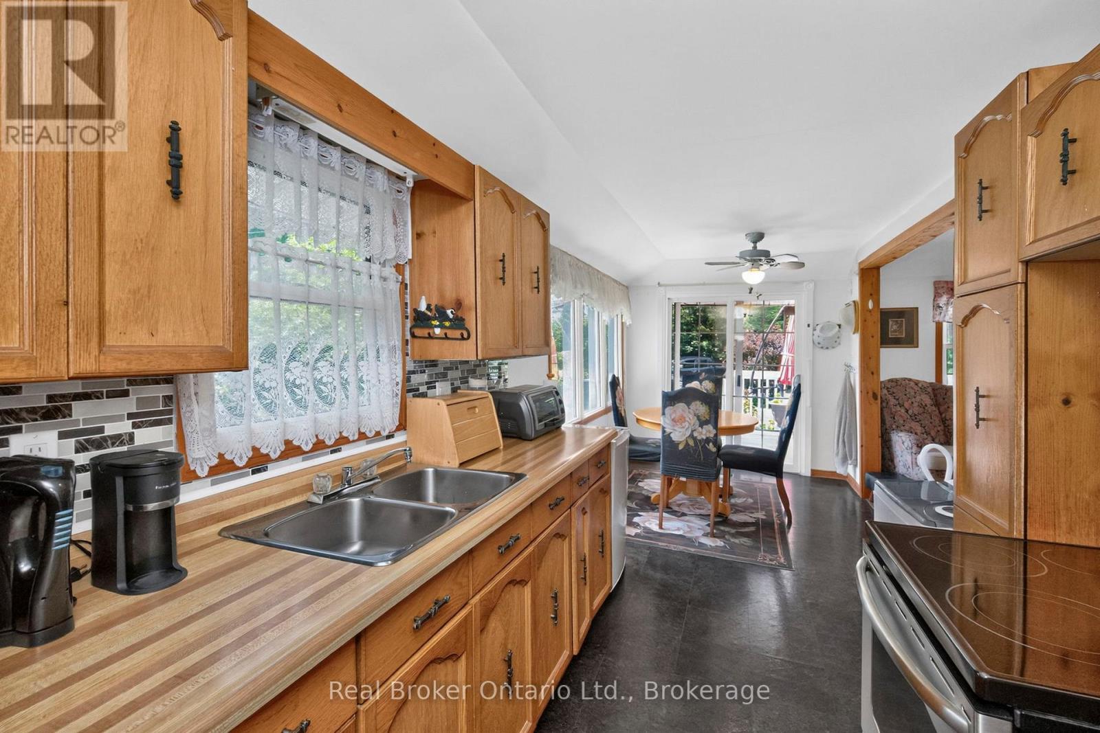 81 ANDREW DRIVE - 11