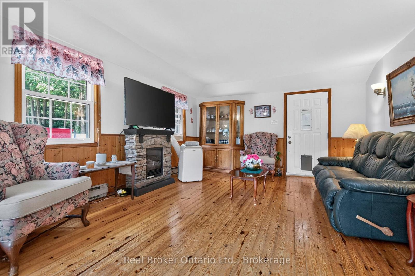 81 ANDREW DRIVE - 7