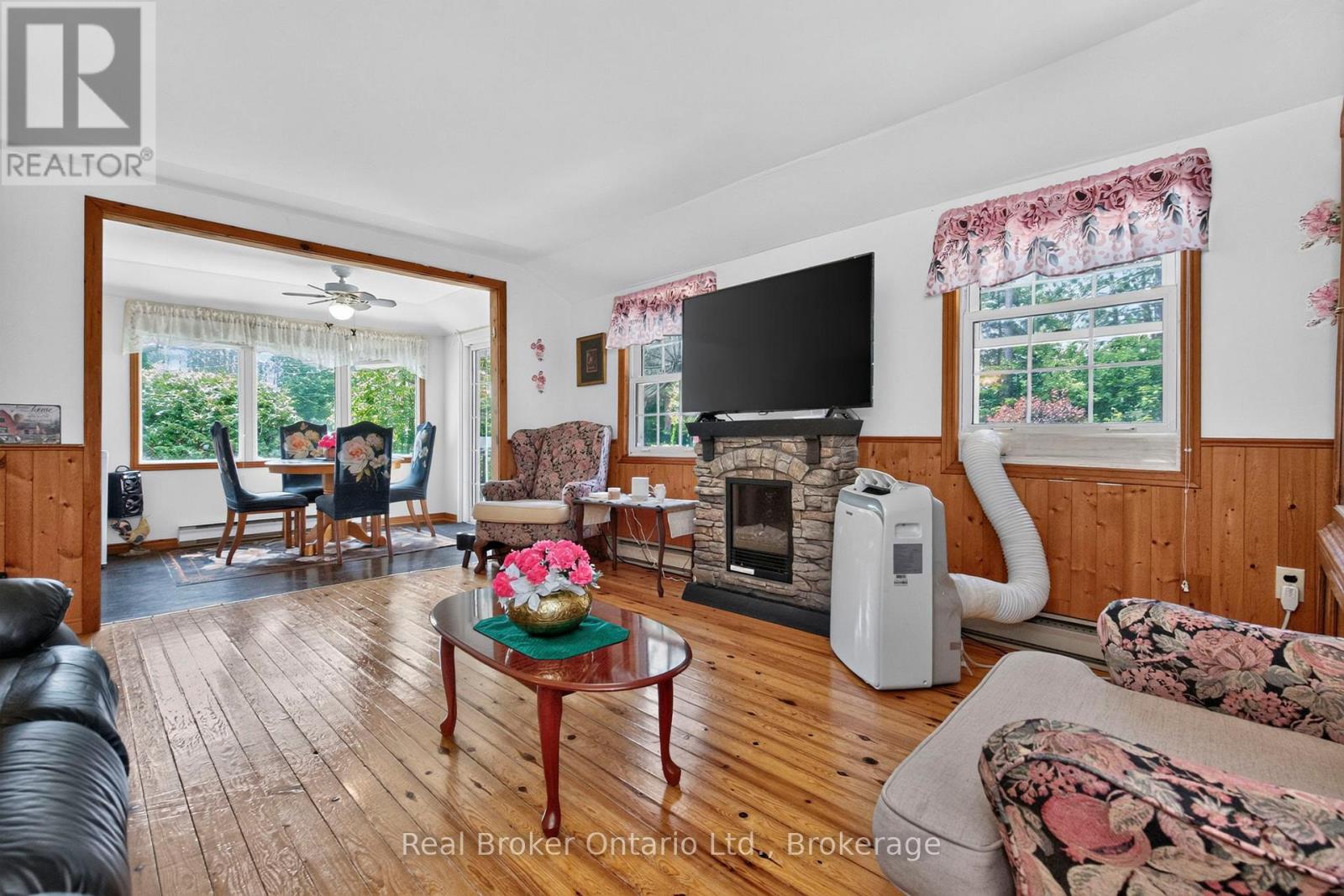 81 ANDREW DRIVE - 6