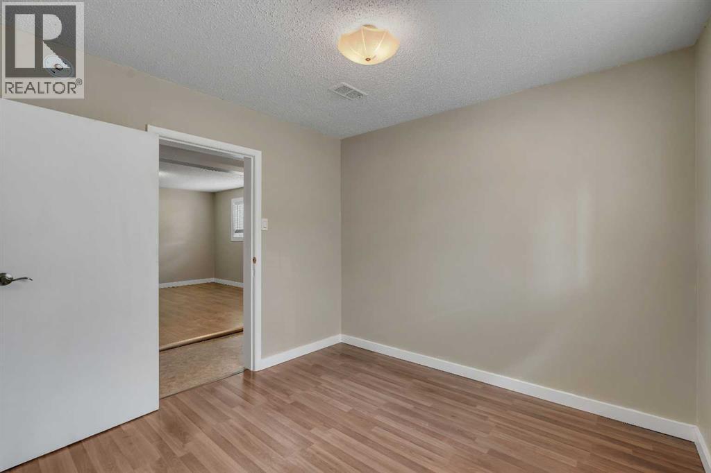 7621 23 Street SE - 22