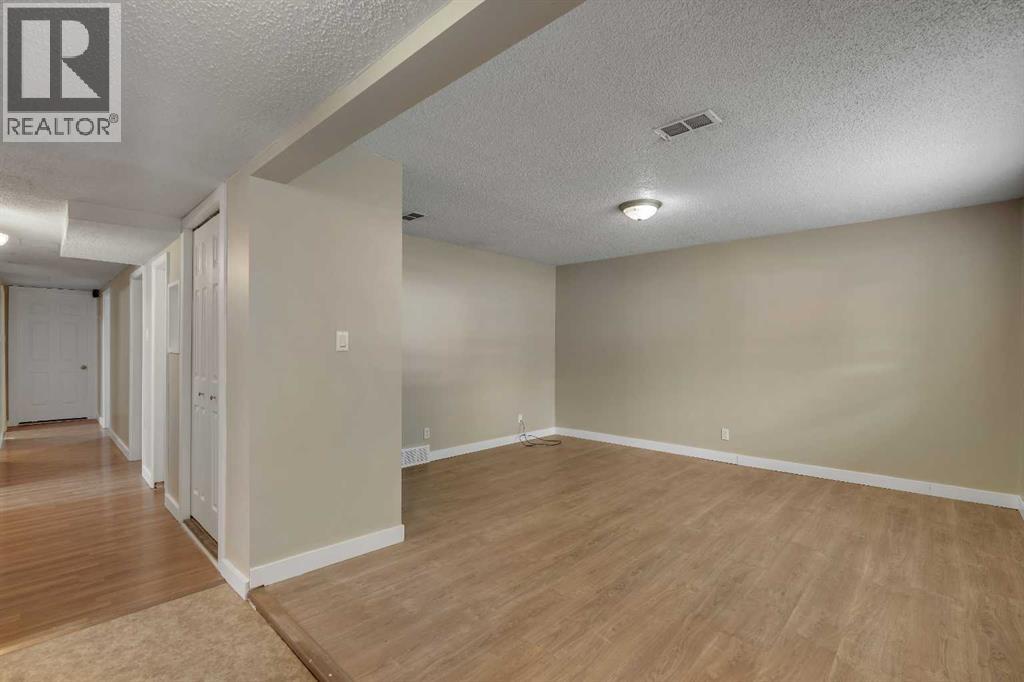 7621 23 Street SE - 18