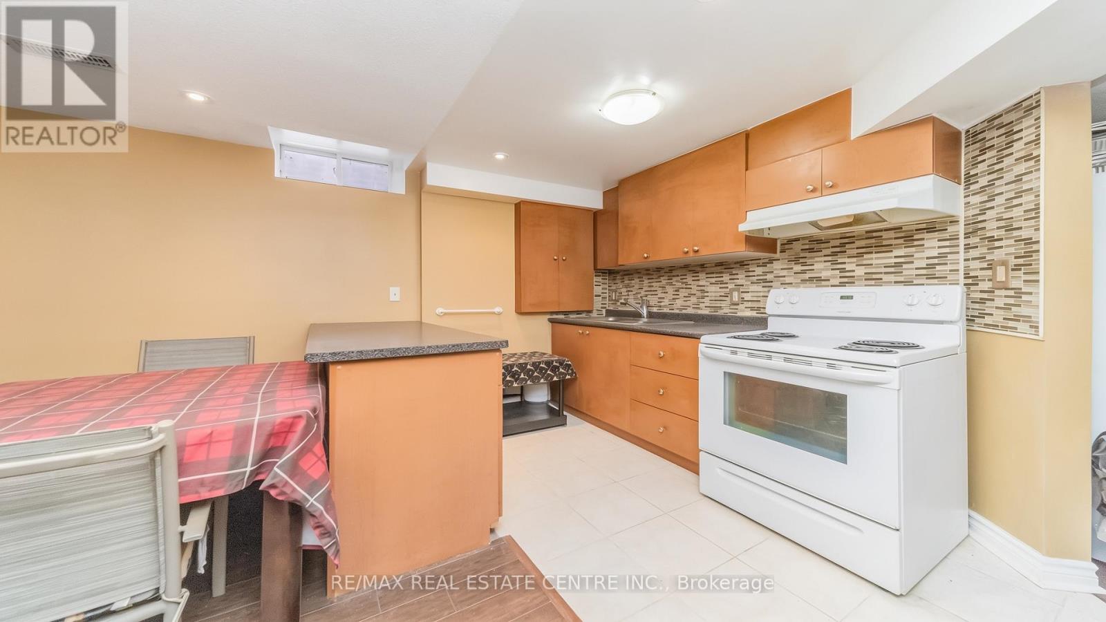 70 CARMEL CRESCENT - 42