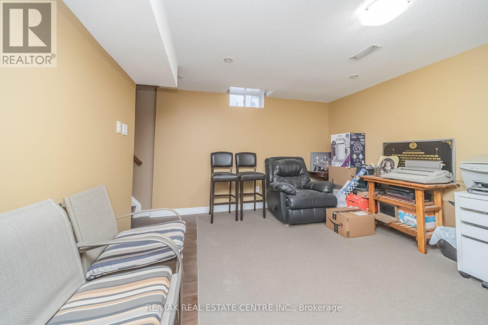 70 CARMEL CRESCENT - 43