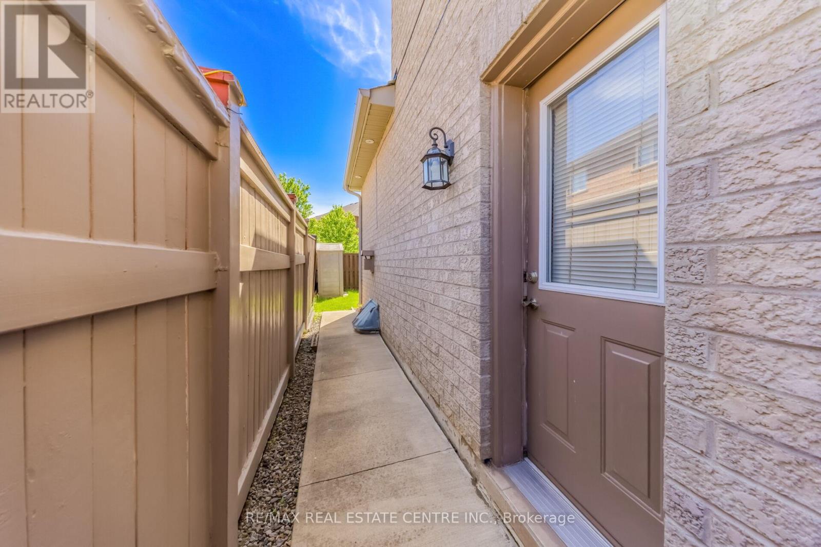70 CARMEL CRESCENT - 45