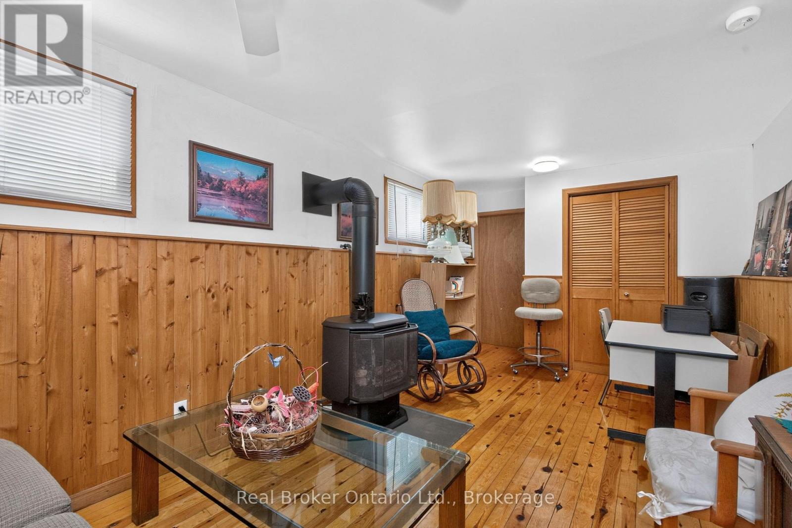 81 ANDREW DRIVE - 22
