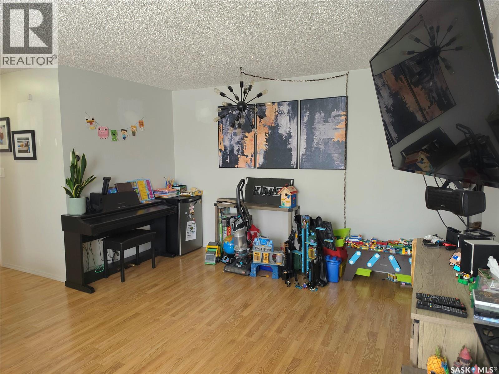 #9 605 Wilson CRESCENT - 2