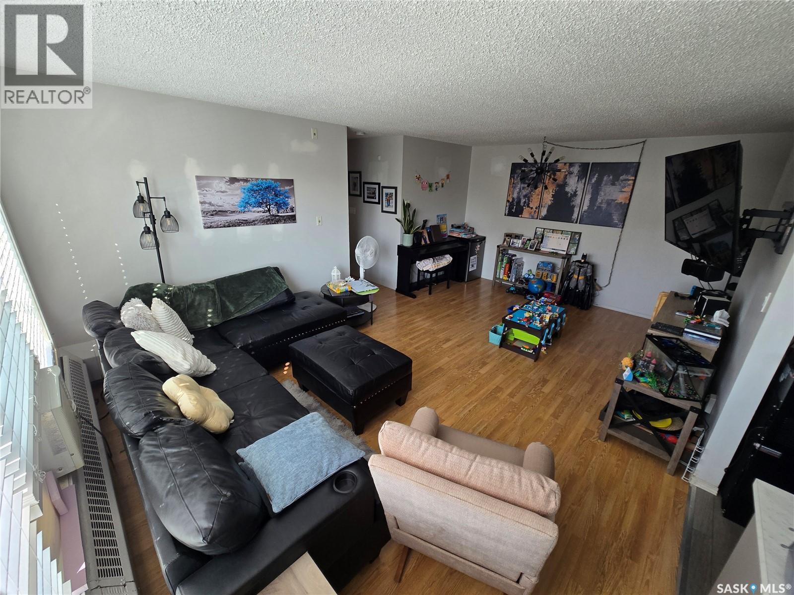#9 605 Wilson CRESCENT - 9
