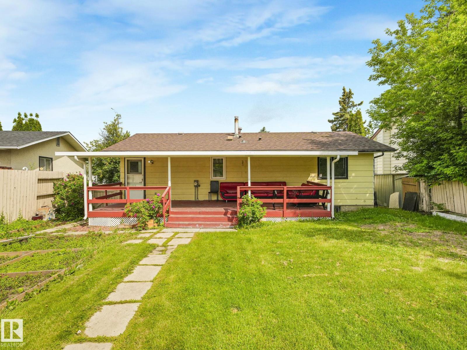 9315 151 AV NW - 8
