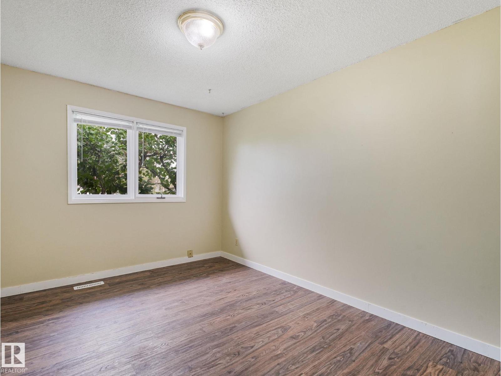 9315 151 AV NW - 39